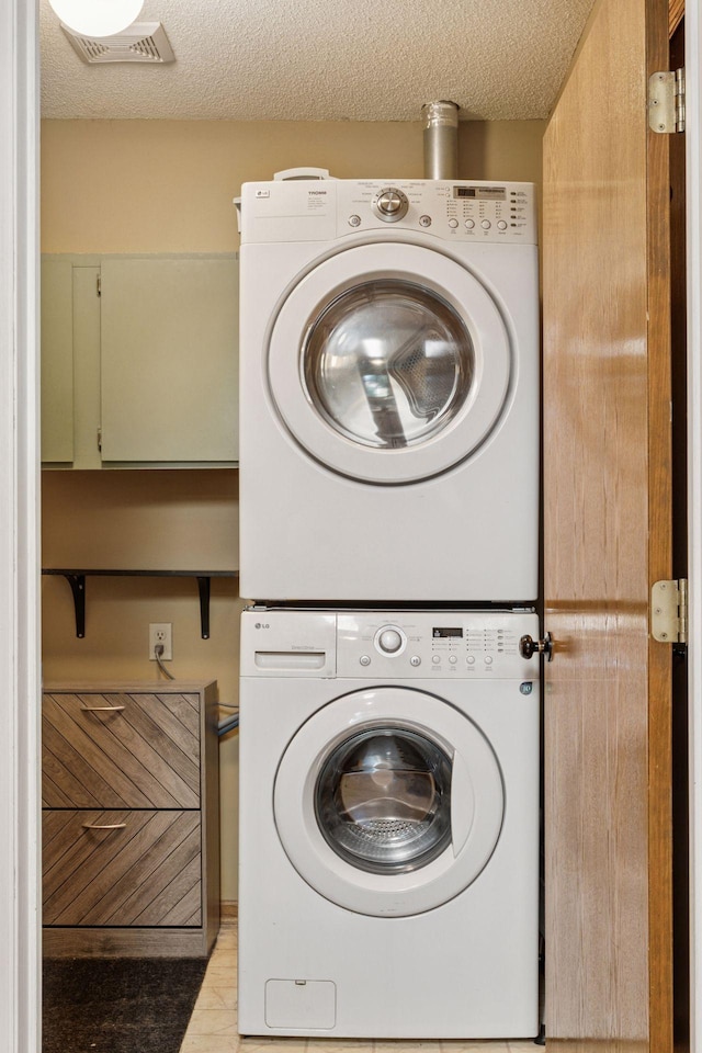 7140 Ivy Ridge Ct, Lino Lakes, MN 55014 - laundry room featuring estacked washer and dryer and a textured ceiling