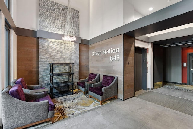 645 1st St Unit 305, Minneapolis, MN 55401 - building lobby with a high ceiling
