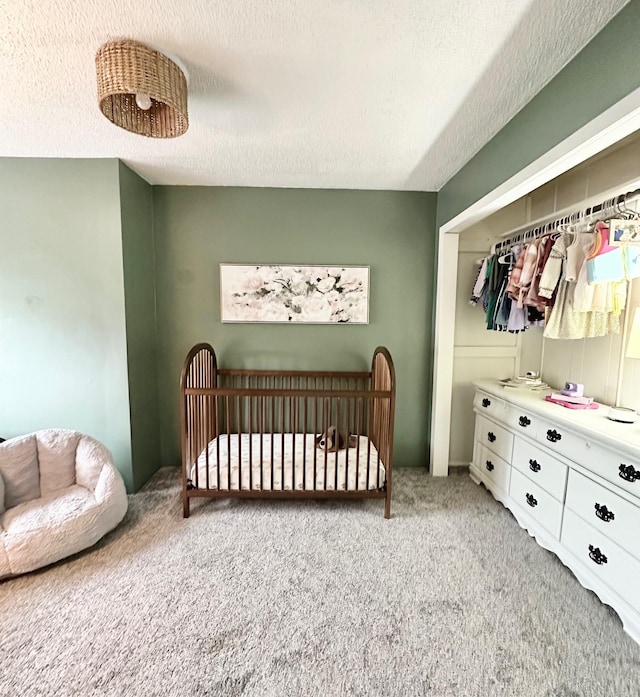 511 3rd St, Nashwauk, MN 55769 - carpeted bedroom with a crib and a textured ceiling