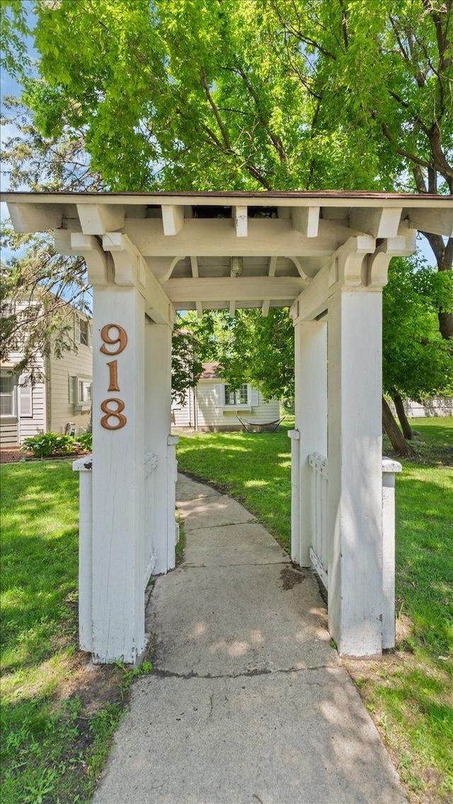 918 Trott Ave SW, Willmar, MN 56201 - view of parking / parking lot