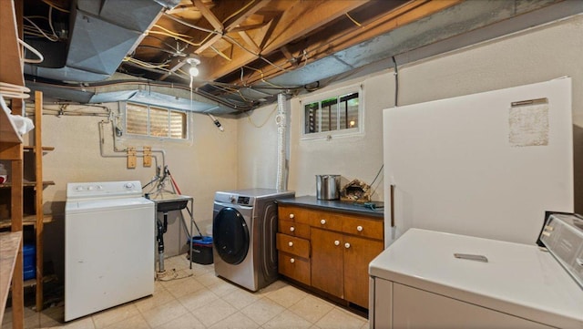 918 Trott Ave SW, Willmar, MN 56201 - laundry room featuring washing machine and clothes dryer