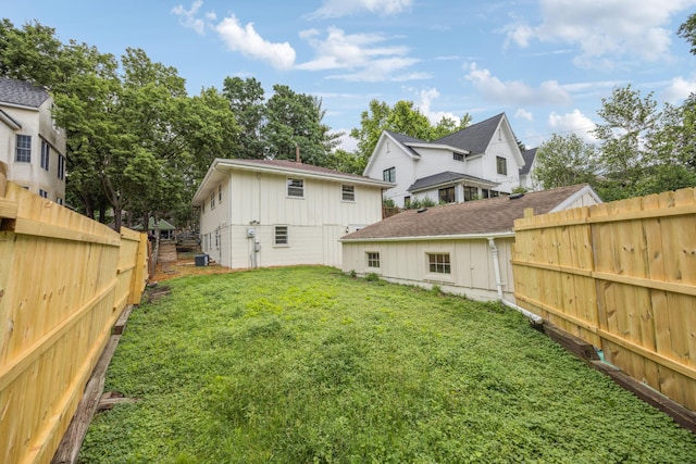 3916 Thomas Ave S, Minneapolis, MN 55410 - rear view of house featuring a fenced backyard