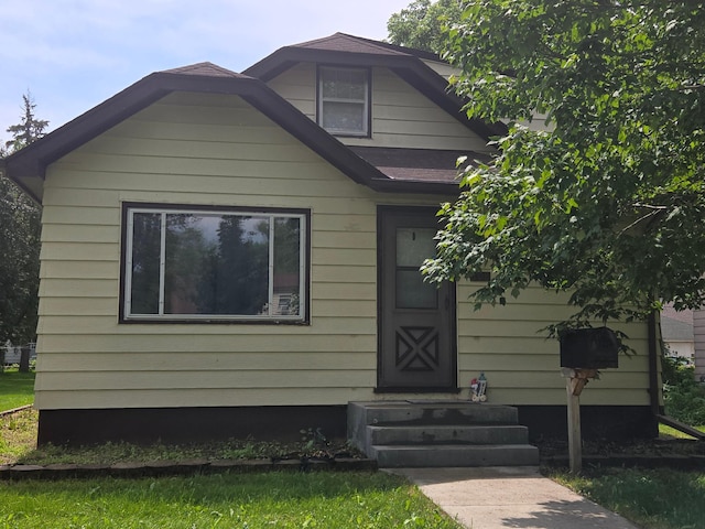 108 9th St, Morris, MN 56267 - view of bungalow-style house