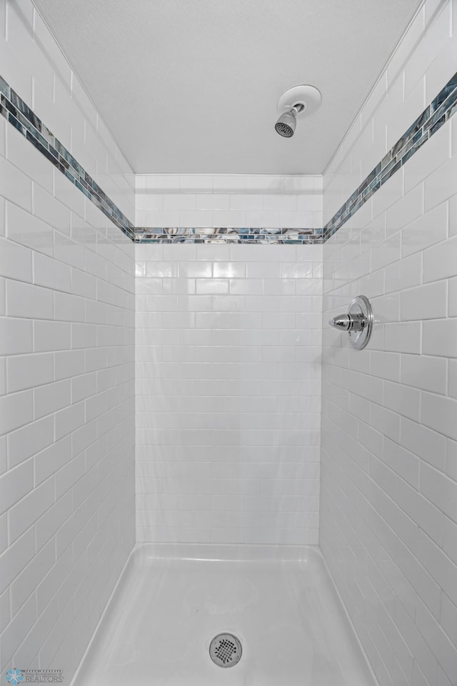 1109 14th St N, Moorhead, MN 56560 - full bath with tiled shower