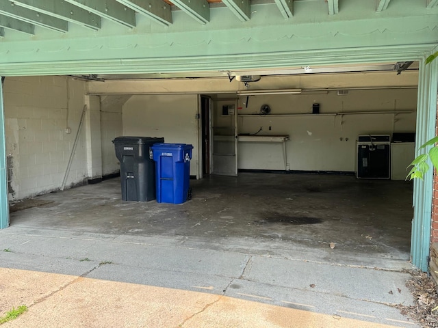 663 Iowa Ave E, Saint Paul, MN 55106 - garage with a garage door opener