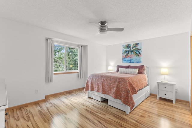 14939 Pinto Ln, Savage, MN 55378 - bedroom featuring light wood-style floors, a textured ceiling, and a ceiling fan