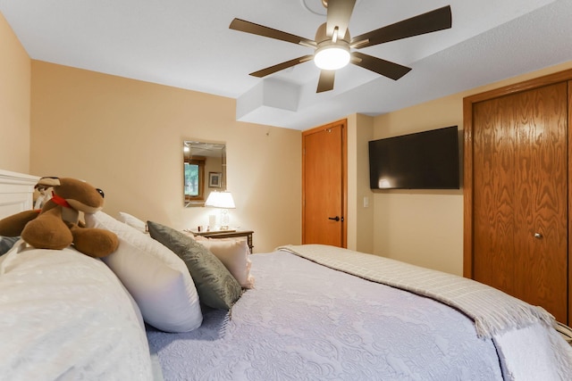 2583 Lost Lake Rd, Mound, MN 55364 - bedroom featuring ceiling fan