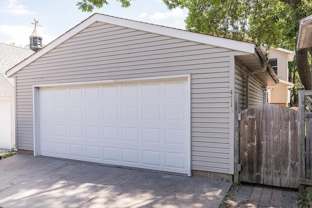 4716 30th Ave S, Minneapolis, MN 55406 - detached garage with a gate