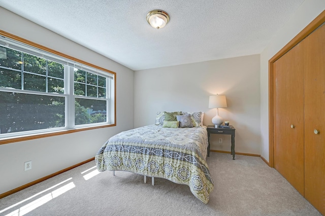 927 Charles Ave, Saint Paul, MN 55104 - bedroom with carpet flooring, a textured ceiling, and a closet