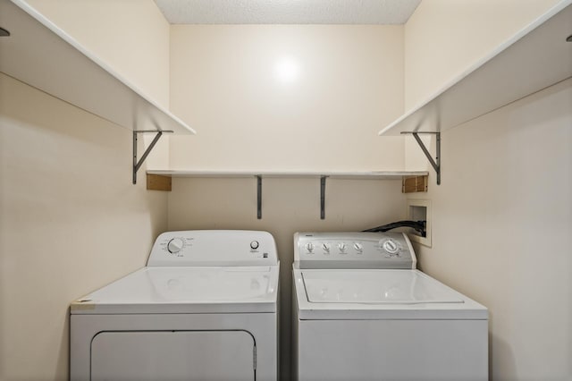 1011 6th Ave NE, Buffalo, MN 55313 - washroom featuring washer and clothes dryer