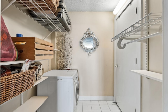 2800 44th St Unit 608, Minneapolis, MN 55410 - washroom featuring washer / clothes dryer and light tile patterned flooring