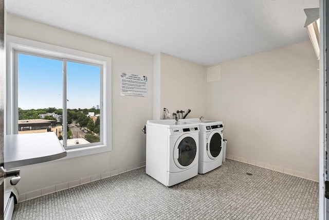 2800 44th St Unit 608, Minneapolis, MN 55410 - laundry room featuring washer and clothes dryer