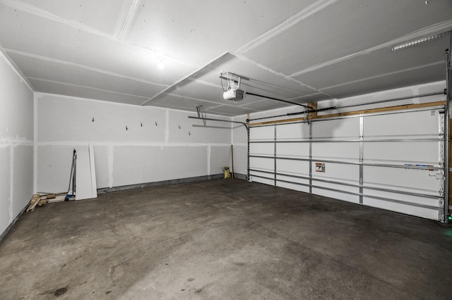 8698 London Cir NE Unit C, Blaine, MN 55449 - garage with a garage door opener