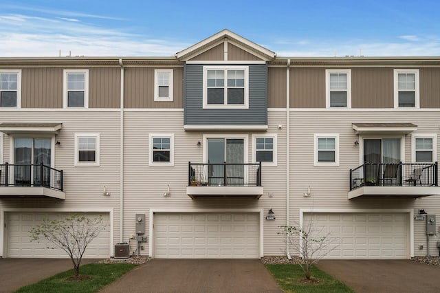 8698 London Cir NE Unit C, Blaine, MN 55449 - back of property with an attached garage and driveway