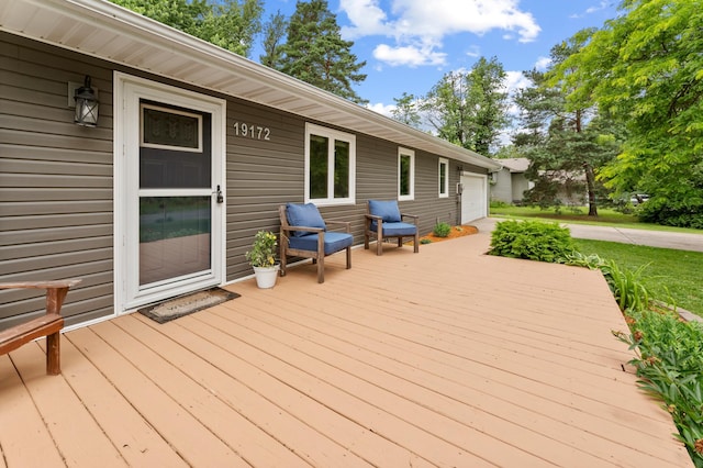 19172 Front Blvd NE, East Bethel, MN 55092 - deck with an attached garage