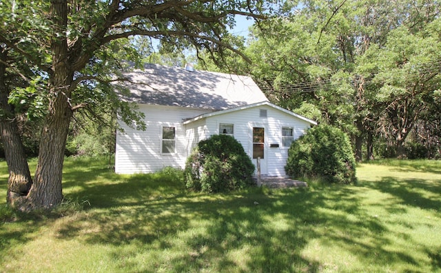 24195 Center St E, Mayfield Twp, MN 56701 - view of front of home featuring a front lawn