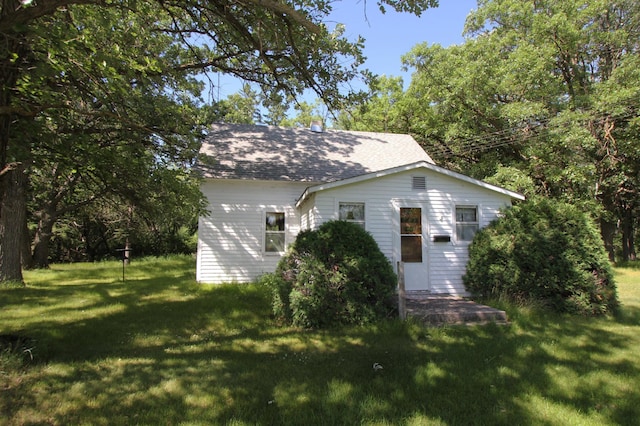 24195 Center St E, Mayfield Twp, MN 56701 - view of front of home featuring a front yard and roof with shingles