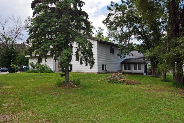 10419 Goldenrod St NW, Coon Rapids, MN 55448 - view of side of property with a yard