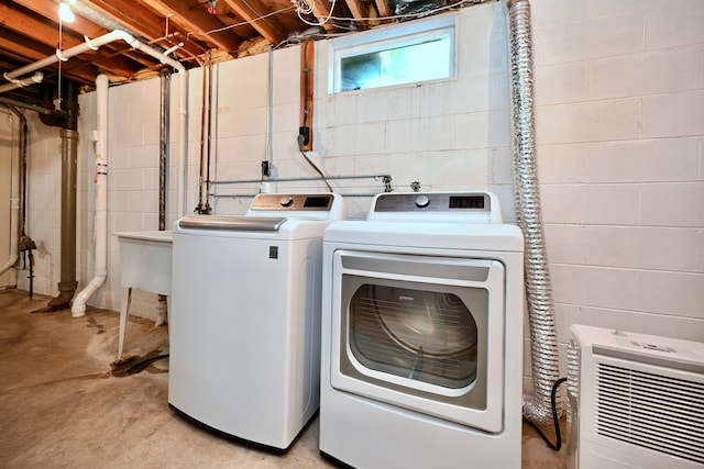 731 Clarks Ln, Winona, MN 55987 - laundry room with washing machine and clothes dryer