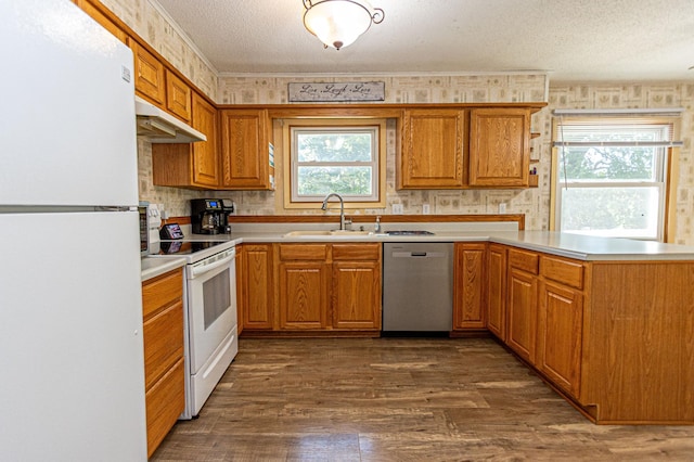 1007 Ruby St NW, Alexandria, MN 56308 - kitchen featuring white appliances, under cabinet range hood, a peninsula, a textured ceiling, and dark wood finished floors