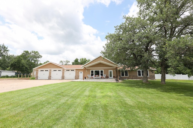 915 Darling Dr NW, Alexandria, MN 56308 - ranch-style home featuring dirt driveway, stone siding, and a garage