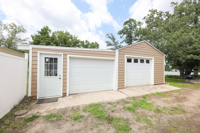 915 Darling Dr NW, Alexandria, MN 56308 - view of detached garage