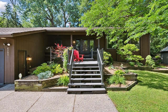 6205 Saint Albans Cir, Edina, MN 55439 - doorway to property featuring a lawn
