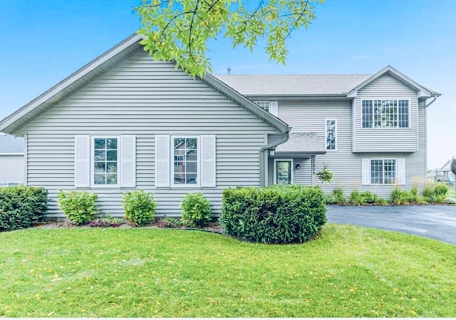 1209 Walnut St, Farmington, MN 55024 - view of front of home with a front yard
