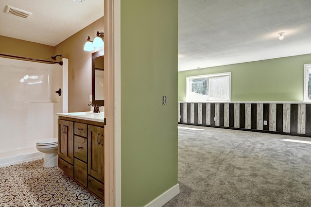 38391 Hunters Ridge Trl, North Branch, MN 55056 - bathroom featuring a shower and vanity