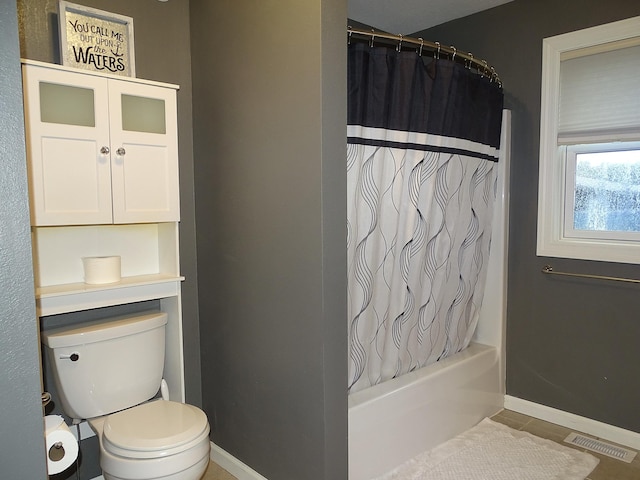 568 Midway Rd, Menomonie, WI 54751 - full bathroom featuring toilet and shower / tub combo with curtain