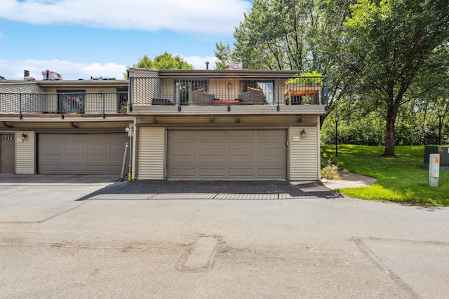 4463 Arden View Ct, Arden Hills, MN 55112 - view of front of property with a balcony