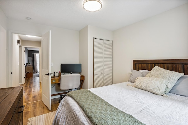 4463 Arden View Ct, Arden Hills, MN 55112 - bedroom featuring wood finished floors and a closet