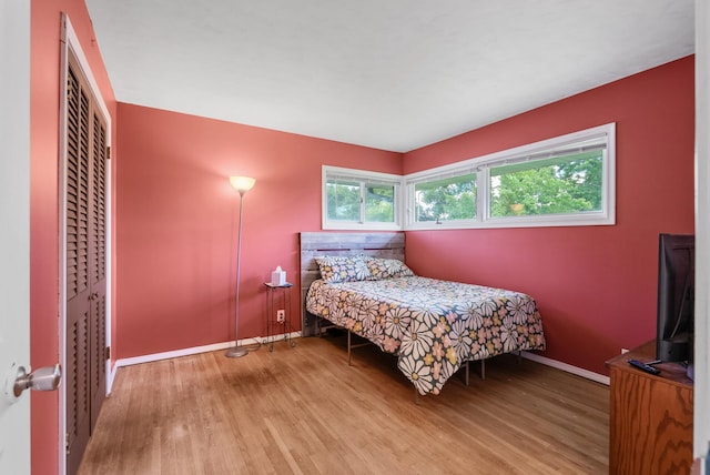 1620 7th St NW, New Brighton, MN 55112 - bedroom with light wood-type flooring and a closet