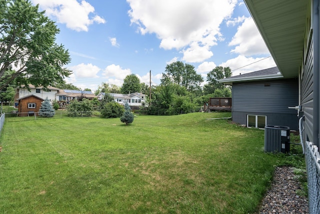 1620 7th St NW, New Brighton, MN 55112 - view of yard featuring a deck