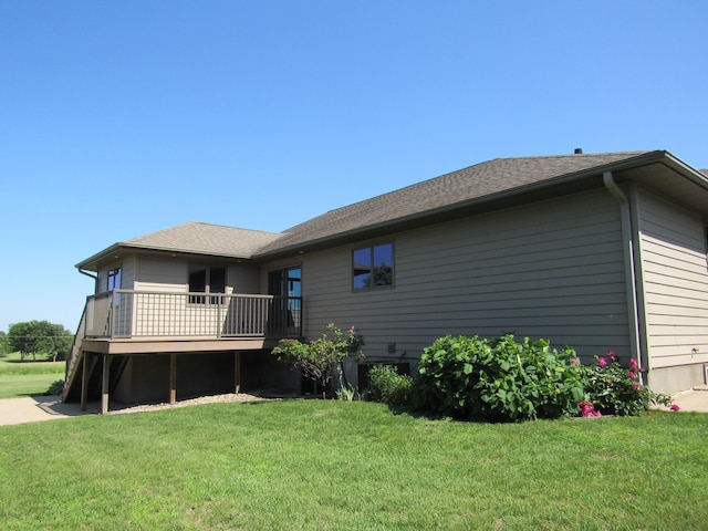 316 8th St NE, Fulda, MN 56131 - rear view of house featuring a deck, a lawn, and roof with shingles
