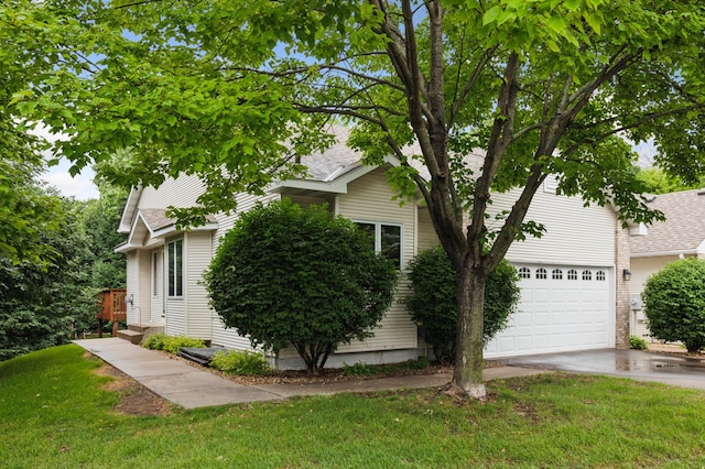 3406 Eagan Oaks Ct, Eagan, MN 55123 - view of side of home with a lawn and concrete driveway