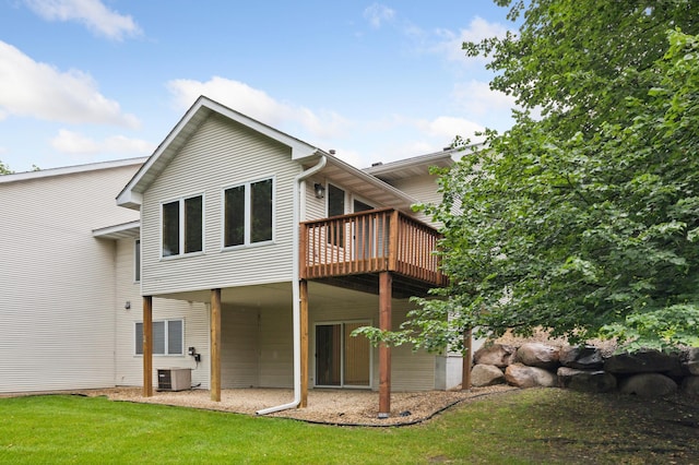 3406 Eagan Oaks Ct, Eagan, MN 55123 - rear view of property with a deck and a yard