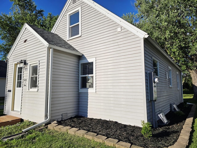 1204 10th St NE, Austin, MN 55912 - view of side of home