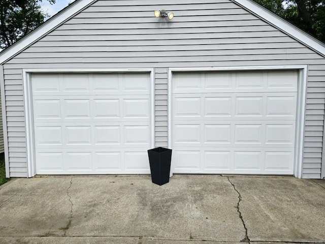 1204 10th St NE, Austin, MN 55912 - view of detached garage