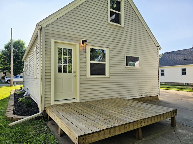 1204 10th St NE, Austin, MN 55912 - rear view of house featuring a deck