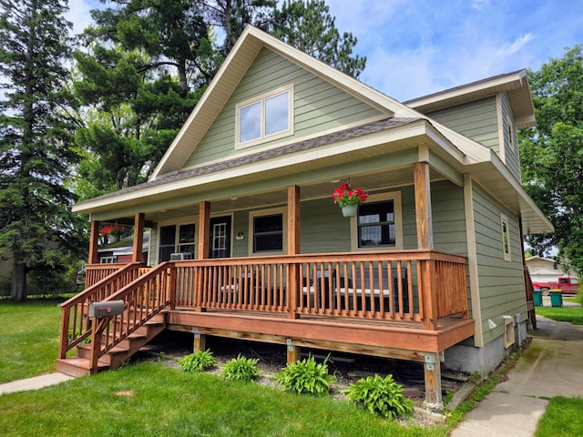 825 2nd Ave, Grand Rapids, MN 55744 - view of front of home featuring a porch, a front lawn, and roof with shingles