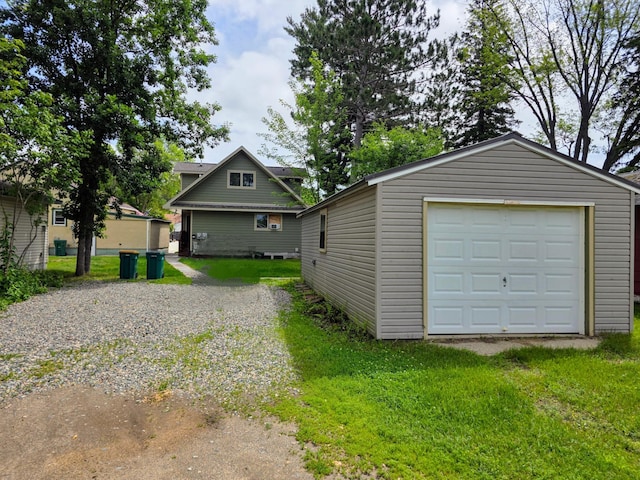 825 2nd Ave, Grand Rapids, MN 55744 - detached garage with driveway