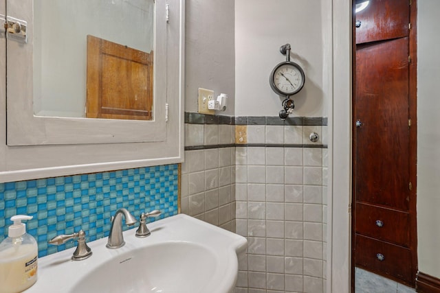116 3rd Ave SE, Osseo, MN 55369 - bathroom with a sink and tile walls