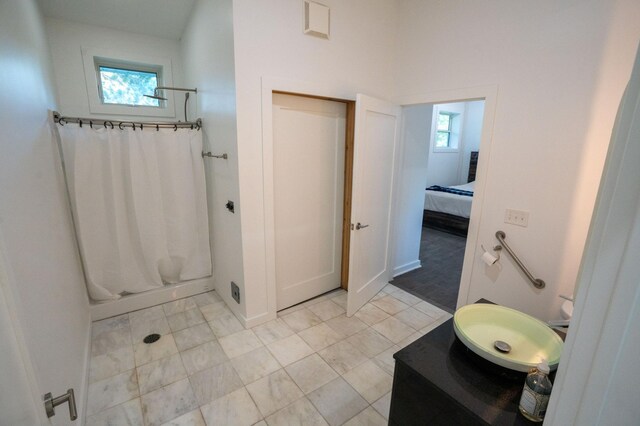1650 Gunn Rd, Grand Rapids, MN 55744 - bathroom featuring a shower with curtain, vanity, and ensuite bath