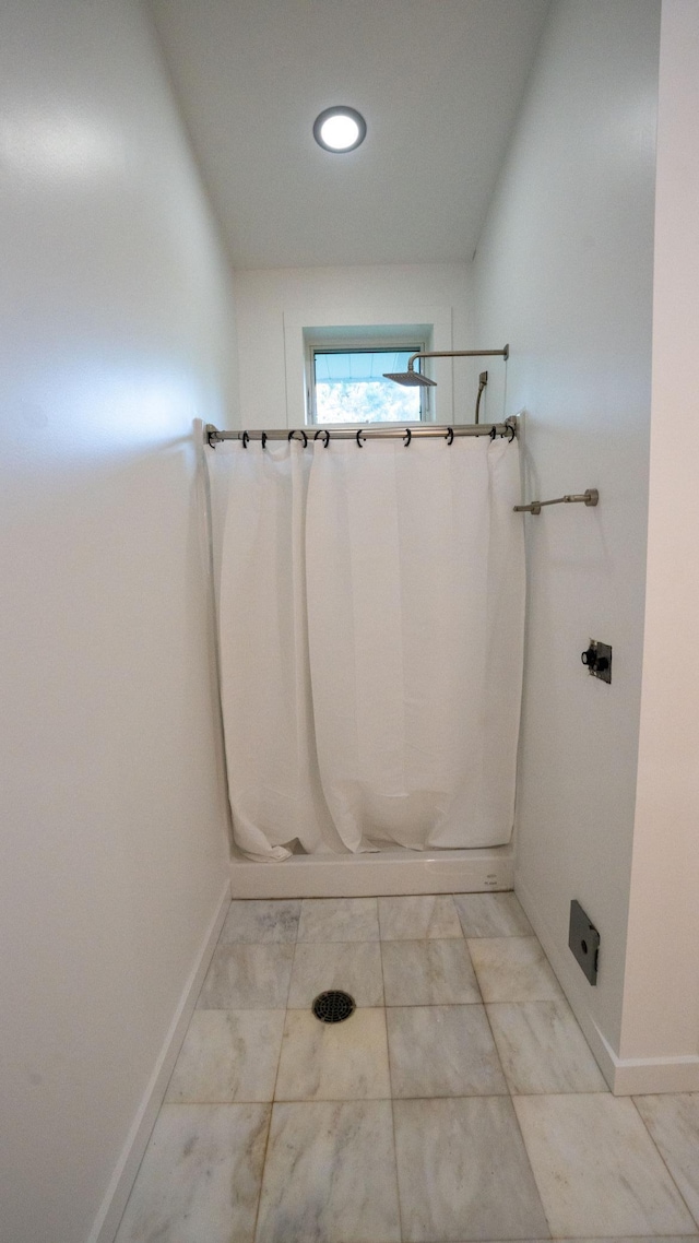 1650 Gunn Rd, Grand Rapids, MN 55744 - bathroom featuring a shower and recessed lighting