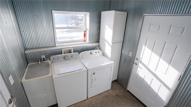1650 Gunn Rd, Grand Rapids, MN 55744 - washroom featuring washing machine and dryer
