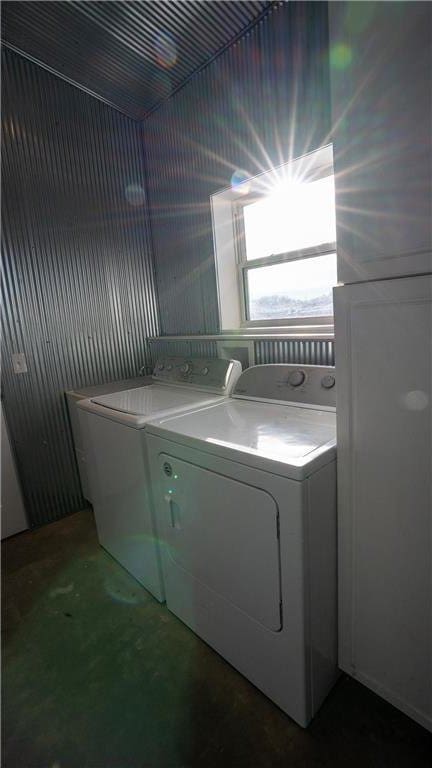 1650 Gunn Rd, Grand Rapids, MN 55744 - washroom featuring washer and clothes dryer