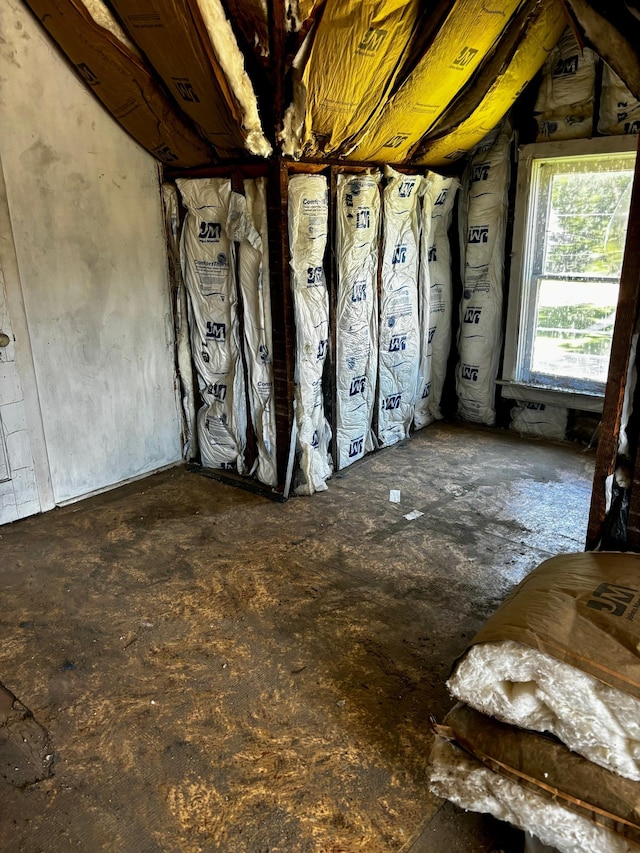 504 3rd Ave SE, Pipestone, MN 56164 - view of unfinished attic