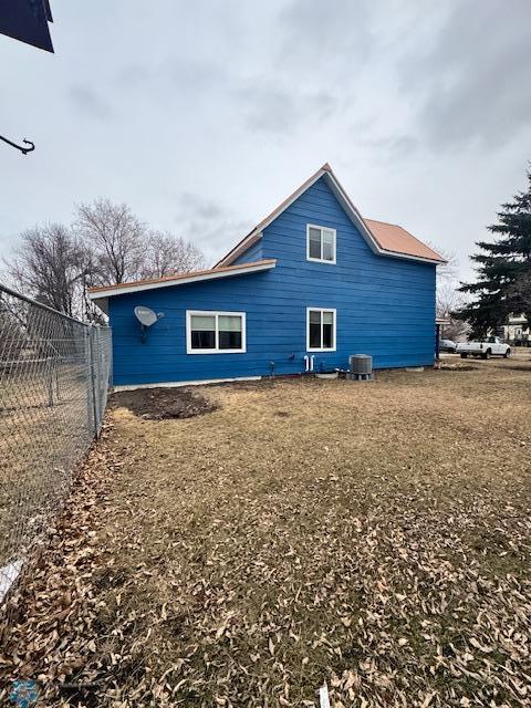 214 7th St, Hatton, ND 58240 - back of house