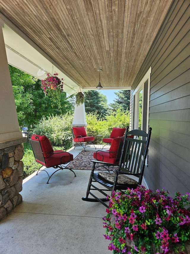 1504 4th St NE, Willmar, MN 56201 - view of covered porch